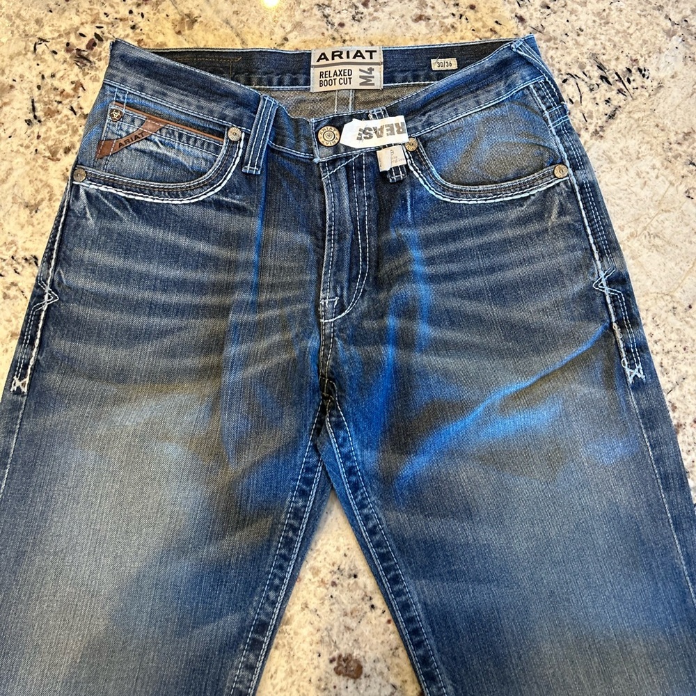Ariat relaxed boot cut!! 30/36